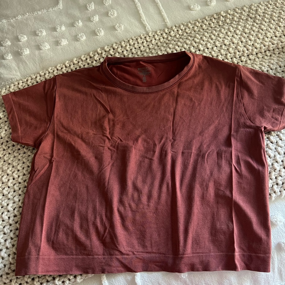 Cropped athleta T-shirt